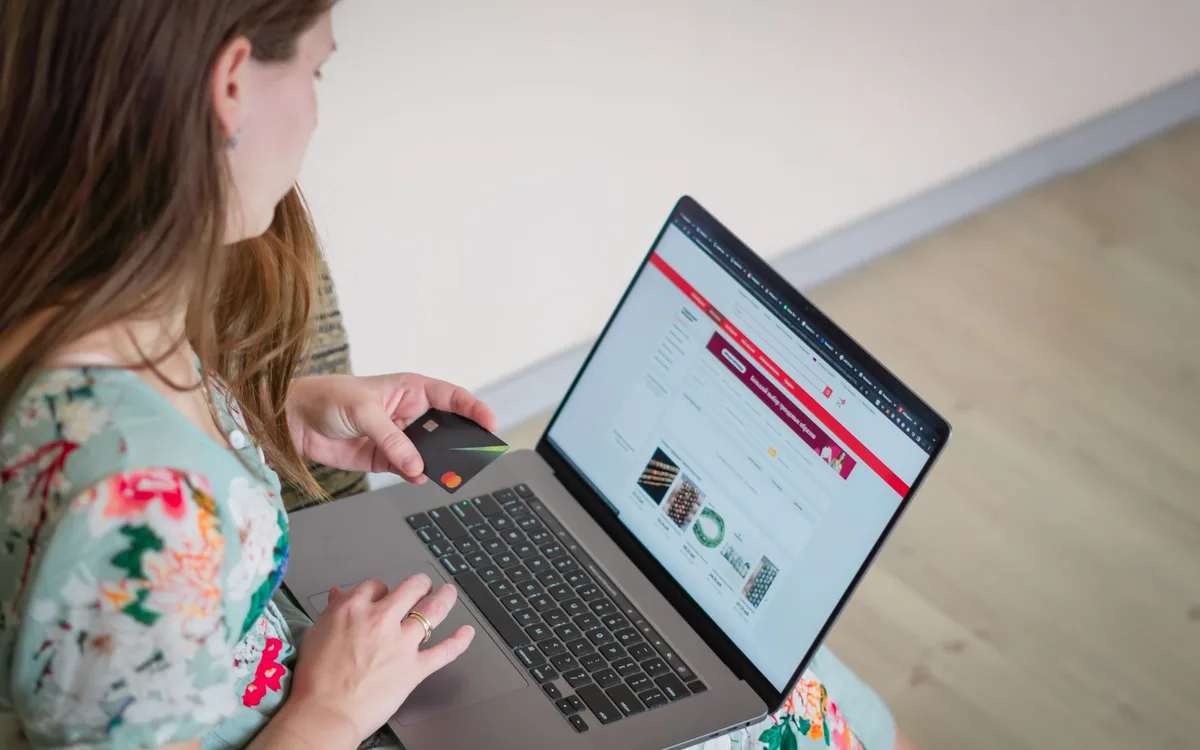 Jak korzystać z katalogu online biblioteki w Bolesławcu?
