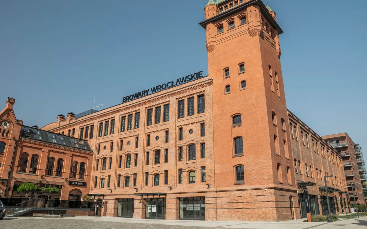 Jak wygląda zwiedzanie manufaktury ceramiki krok po kroku?