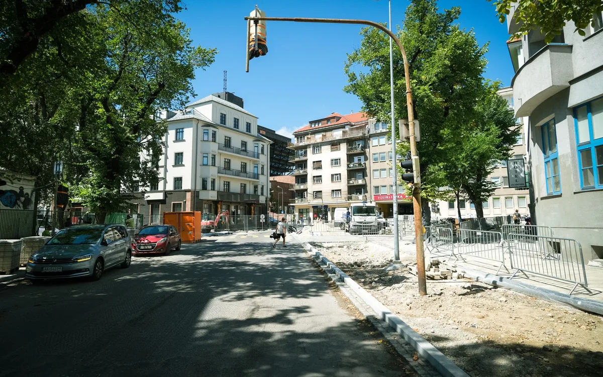 Odbudowa i urbanistyka: miasto, które musiało działać