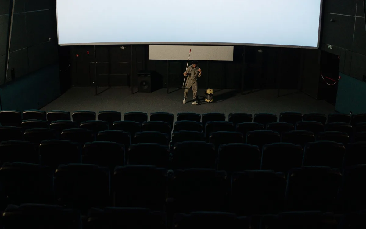 Czy kino w Bolesławcu oferuje zniżki dla seniorów i grup?